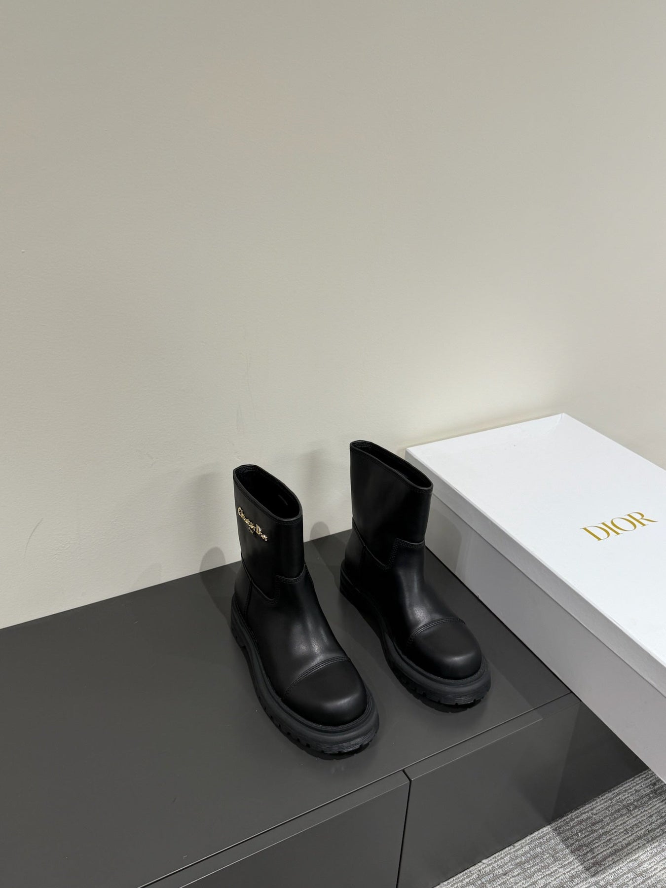 D-TOWN ANKLE BOOTS IN BLACK CALFSKIN