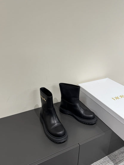 D-TOWN ANKLE BOOTS IN BLACK CALFSKIN