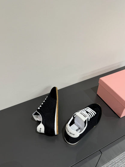 RETRO SNEAKERS IN BLACK MESH AND SUEDE