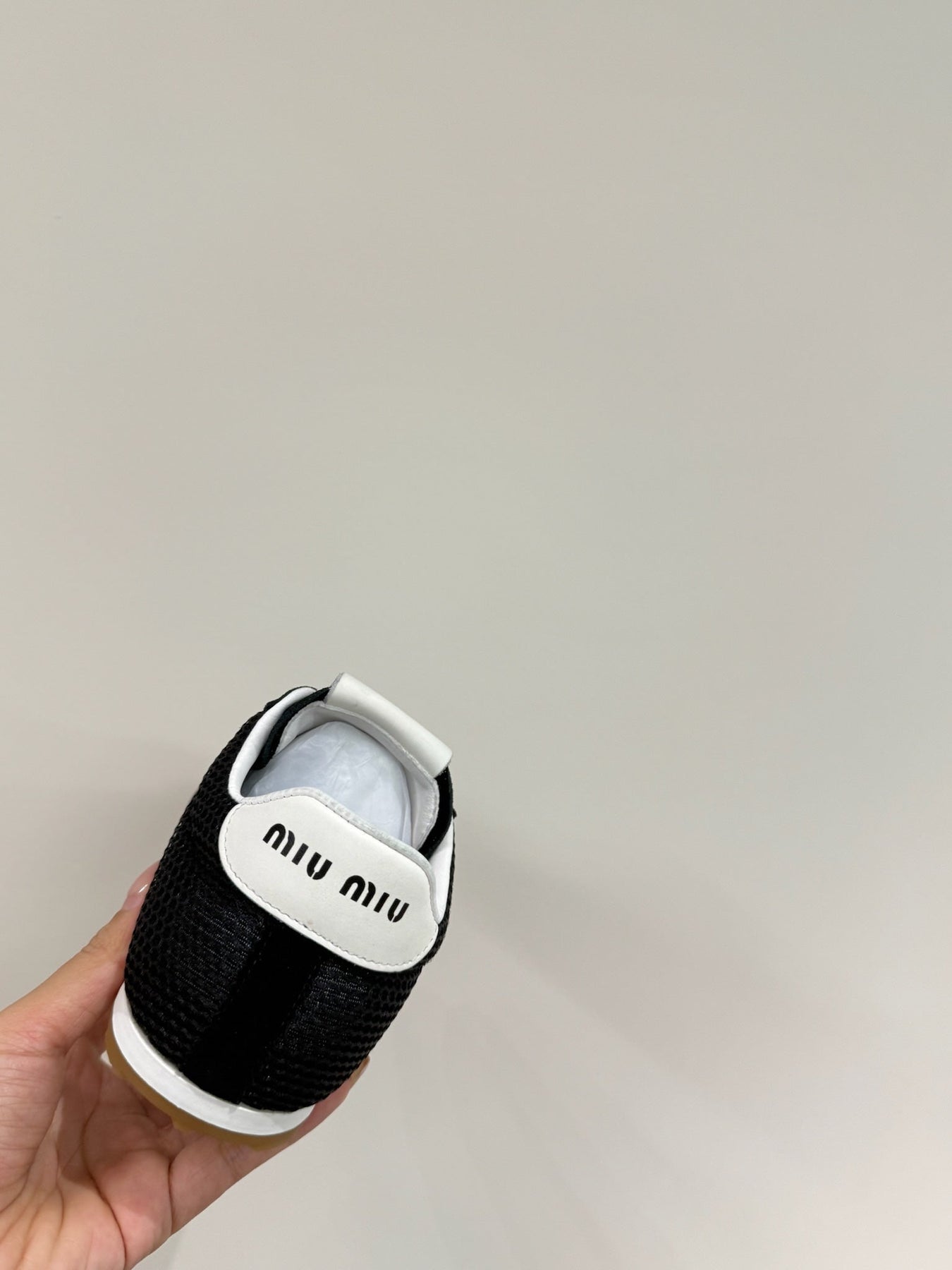 RETRO SNEAKERS IN BLACK MESH AND SUEDE