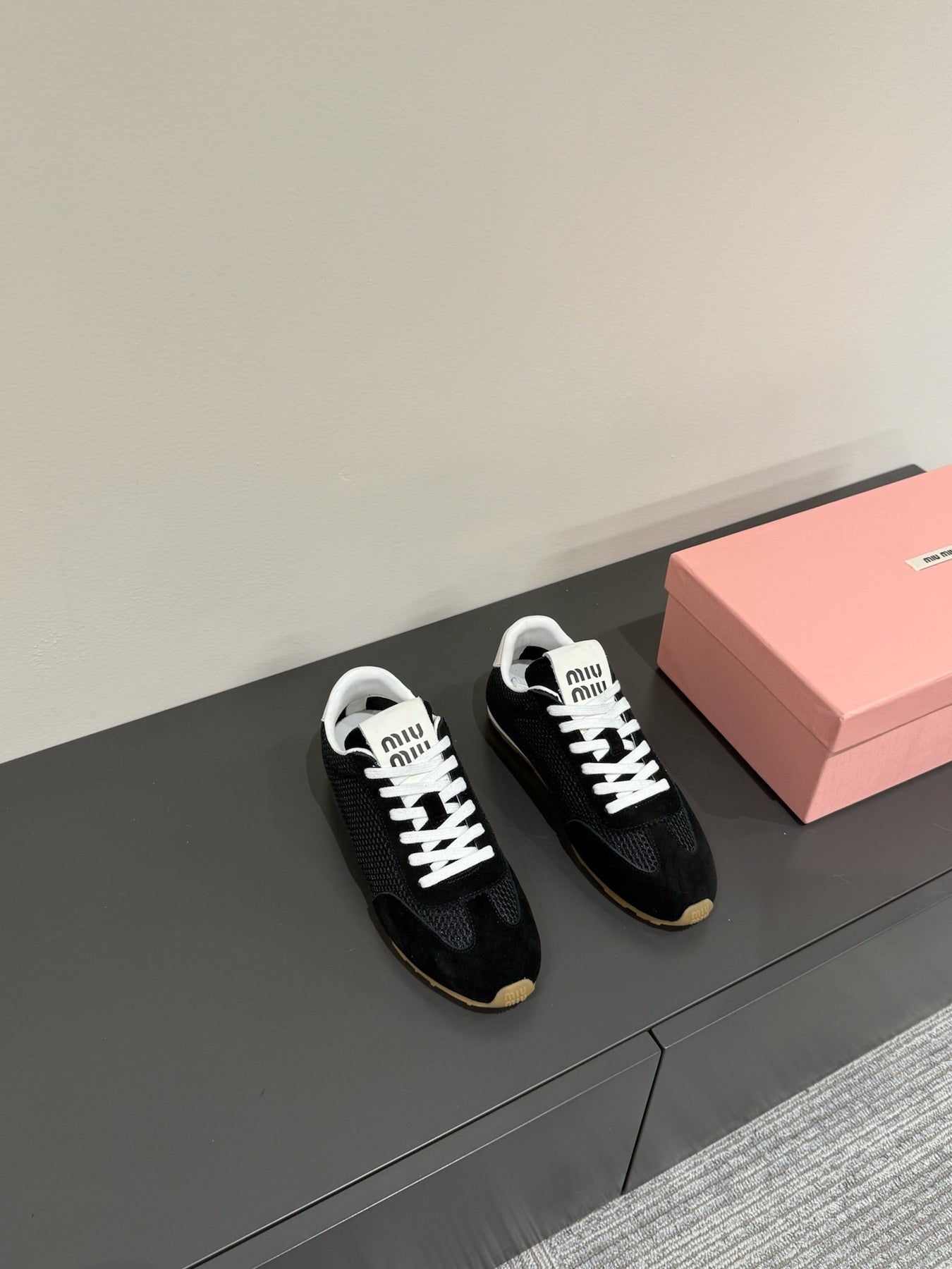 RETRO SNEAKERS IN BLACK MESH AND SUEDE