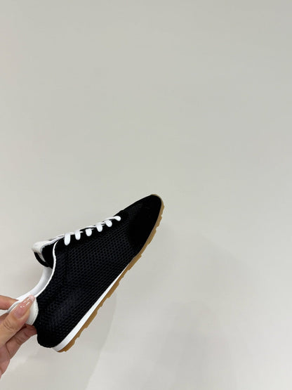 RETRO SNEAKERS IN BLACK MESH AND SUEDE