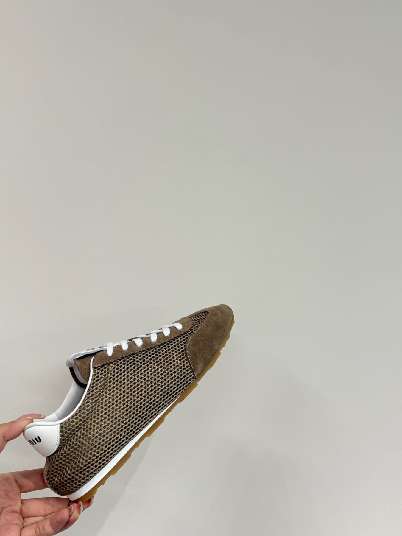 RETRO SNEAKERS IN COFFEE BROWN MESH AND SUEDE