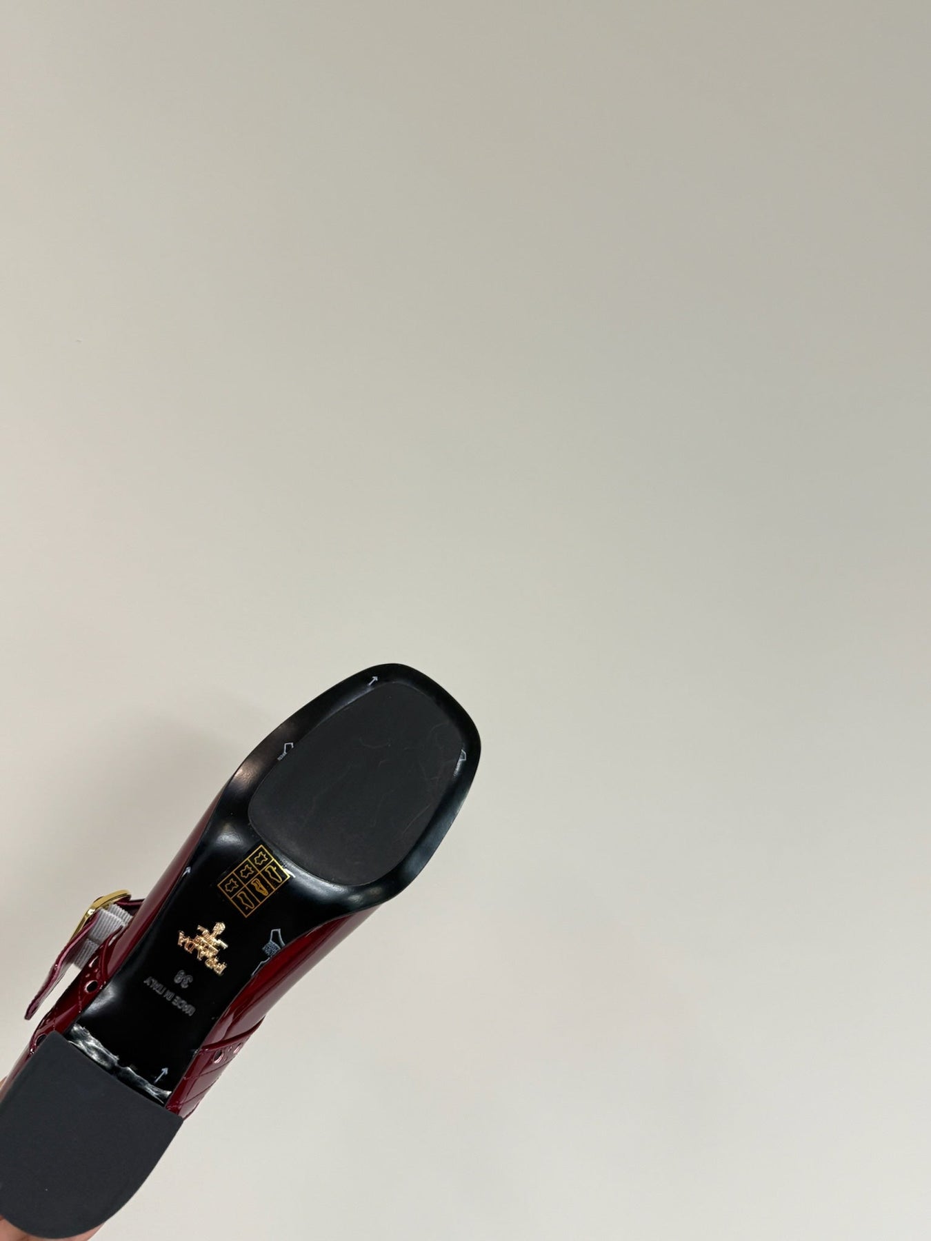 MARY JANE PUMPS IN BURGUNDY RED GLOSSY CALFSKIN