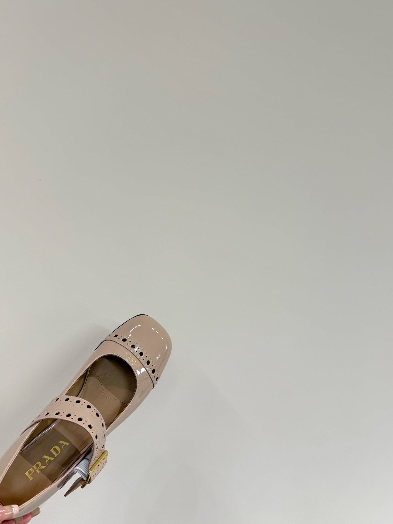 MARY JANE PUMPS IN BEIGE GLOSSY CALFSKIN