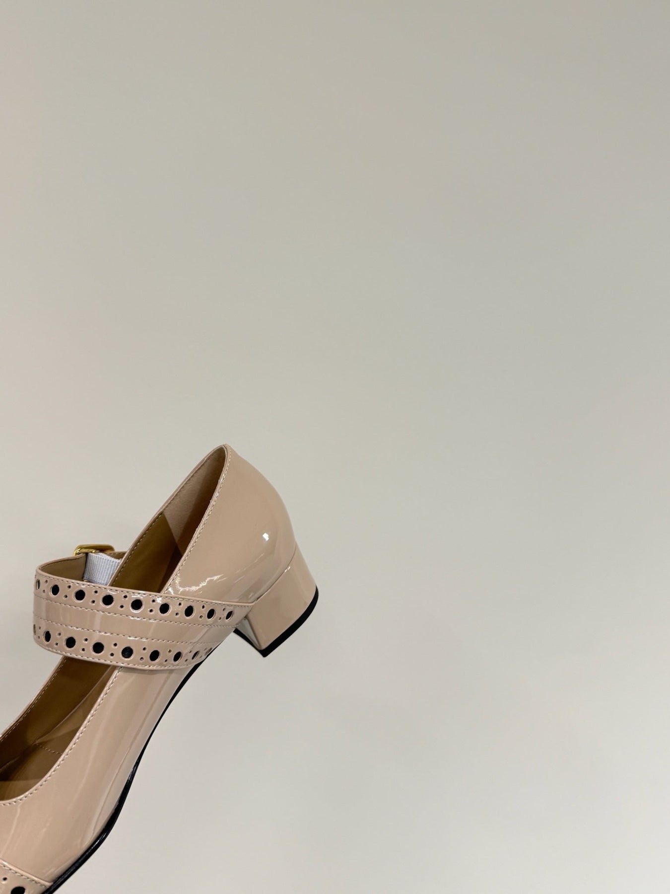MARY JANE PUMPS IN BEIGE GLOSSY CALFSKIN