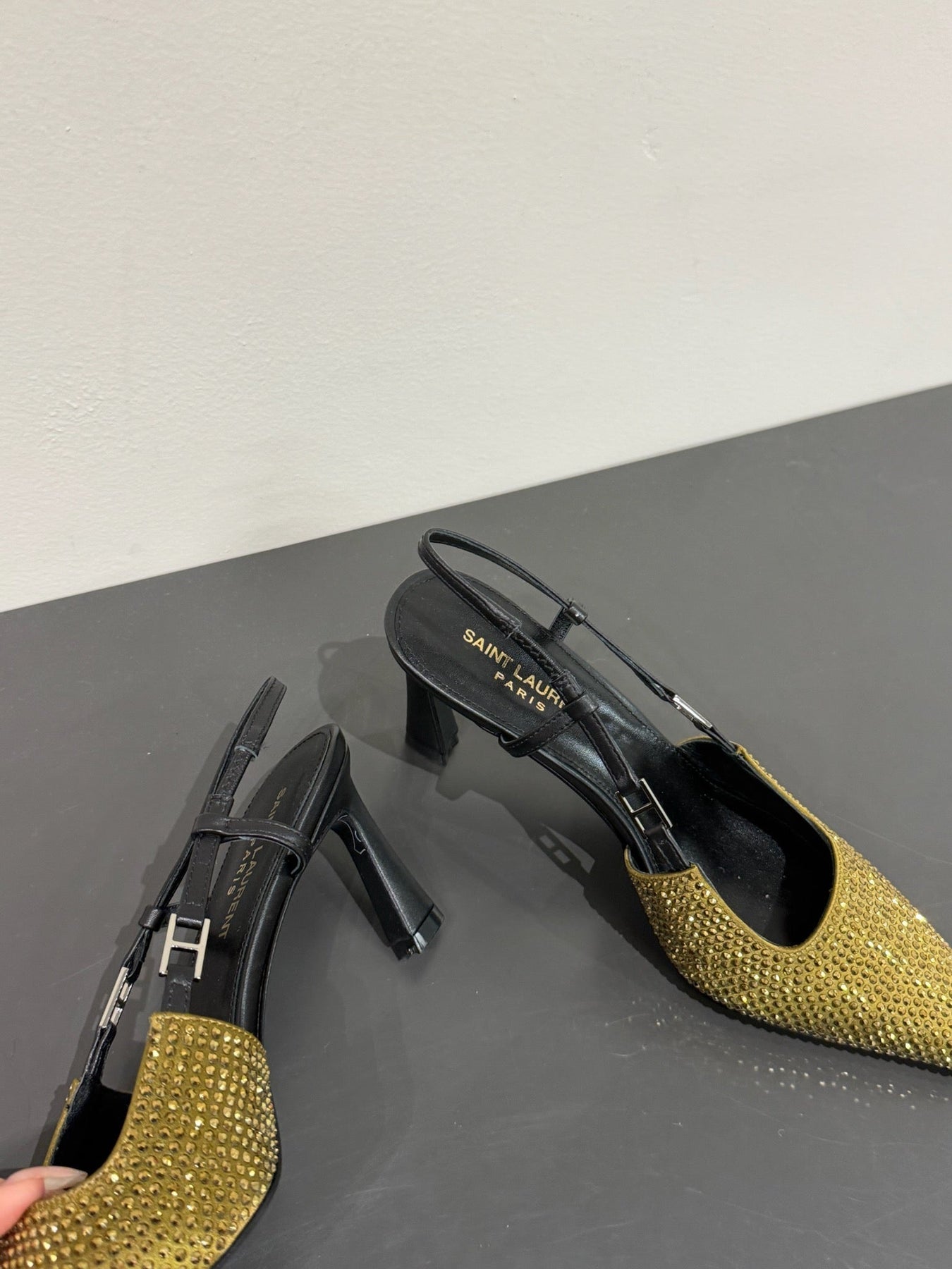 HIGH SLINGBACKS POINTED-TOE IN METALLIC GOLD LAMBSKIN WITH CRYSTALS