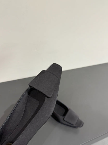 BALLERINA FLATS IN BLACK SATIN