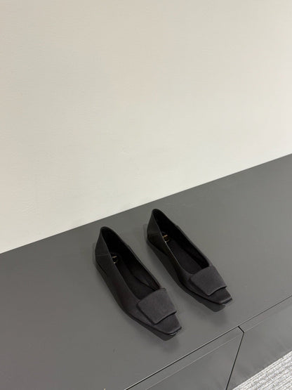 BALLERINA FLATS IN BLACK SATIN