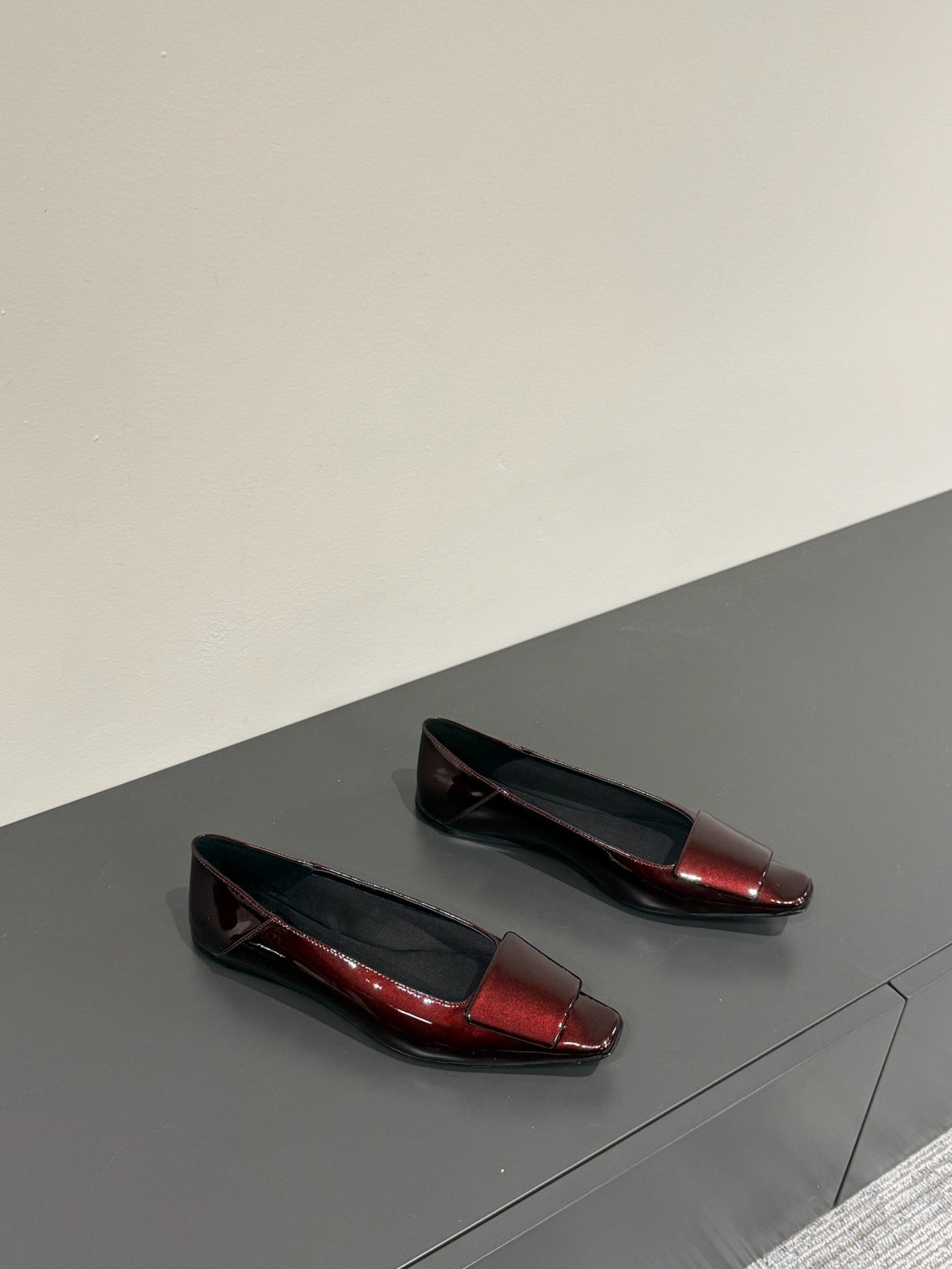 POPPY BALLET FLATS IN GARNET RED GLOSSY LAMBSKIN