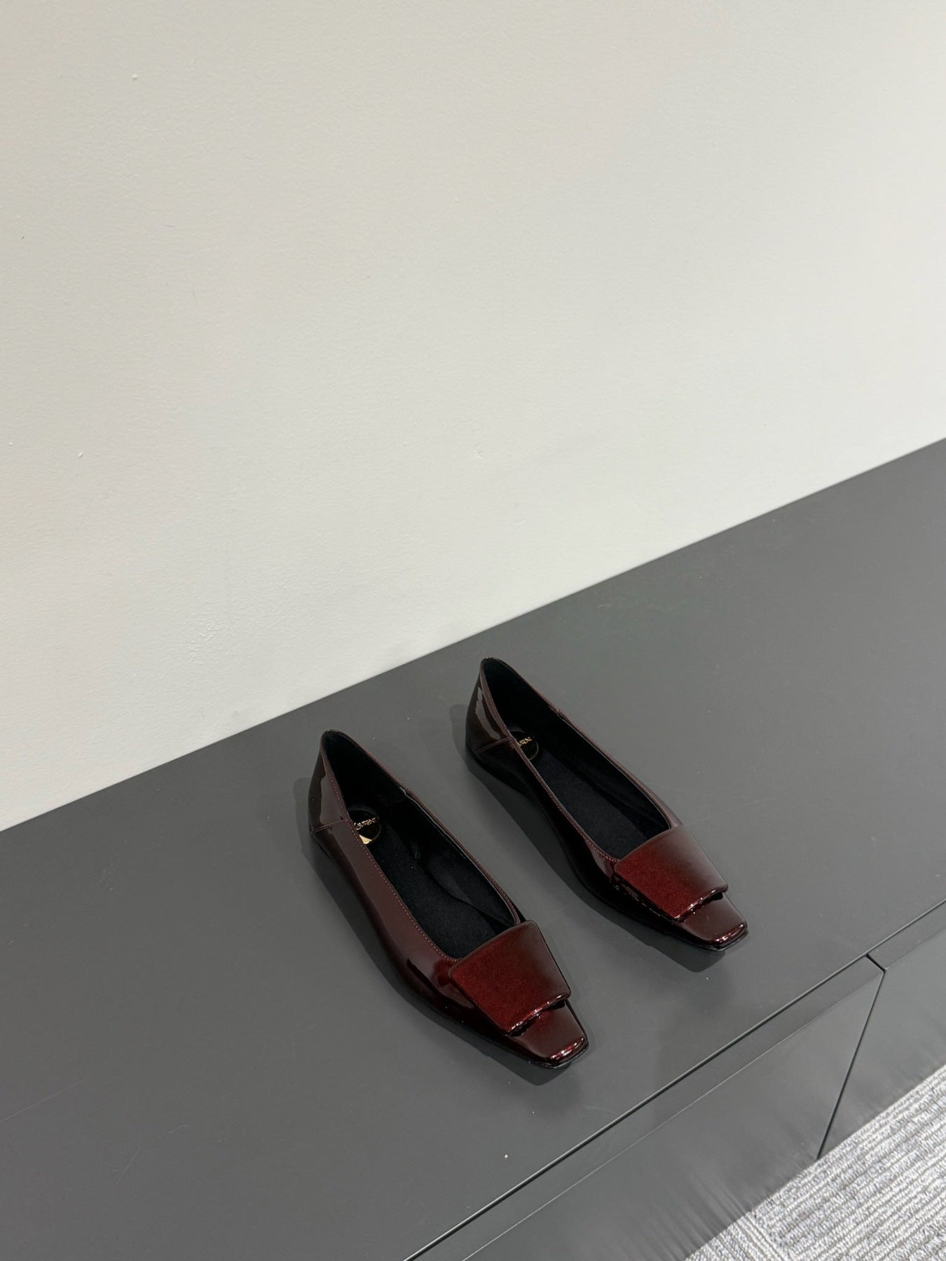 BALLERINA FLATS IN MAHAGANY RED PATENT CALFSKIN