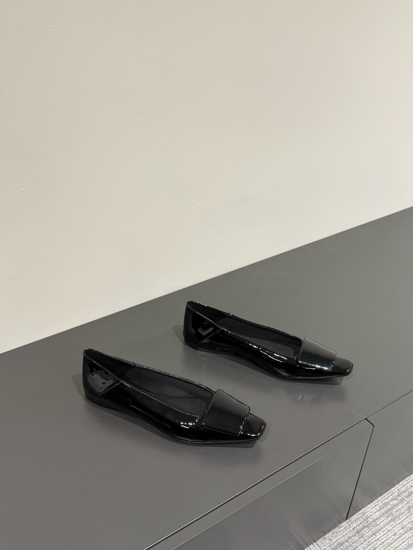 POPPY BALLET FLATS IN BLACK GLOSSY LAMBSKIN