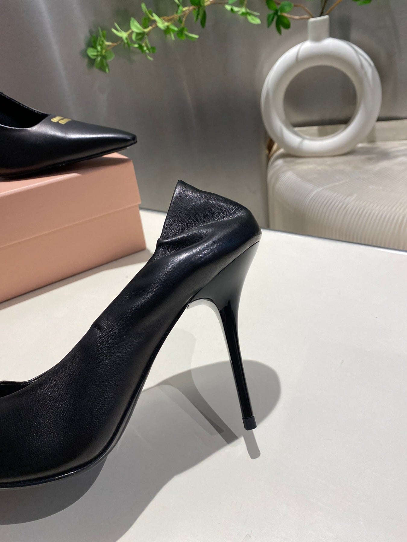 POINTED-TOE HIGH HEEL PUMPS IN BLACK SMOOTH LAMBSKIN