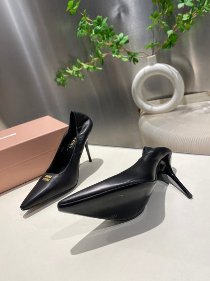 POINTED-TOE HIGH HEEL PUMPS IN BLACK SMOOTH LAMBSKIN