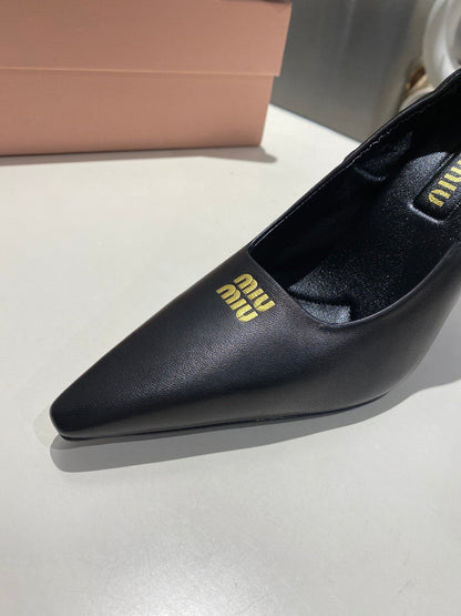 POINTED-TOE HIGH HEEL PUMPS IN BLACK SMOOTH LAMBSKIN