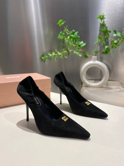 POINTED-TOE HIGH HEEL PUMPS IN BLACK SUEDE