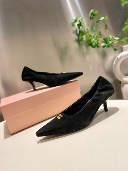 POINTED-TOE MID HEEL PUMPS IN BLACK SUEDE