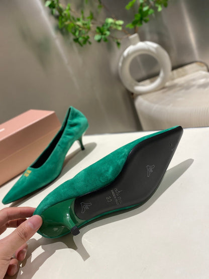 POINTED-TOE MID HEEL PUMPS IN GREEN SUEDE