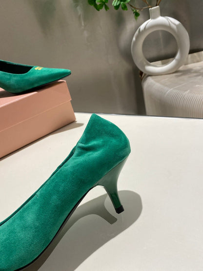 POINTED-TOE MID HEEL PUMPS IN GREEN SUEDE