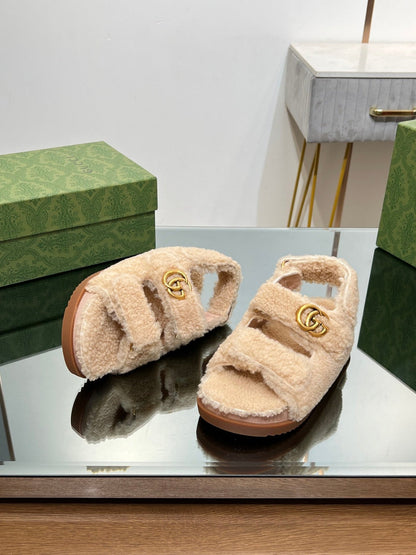 DAD SANDALS IN TAN BEIGE FLEECE WITH GOLD HARDWARE