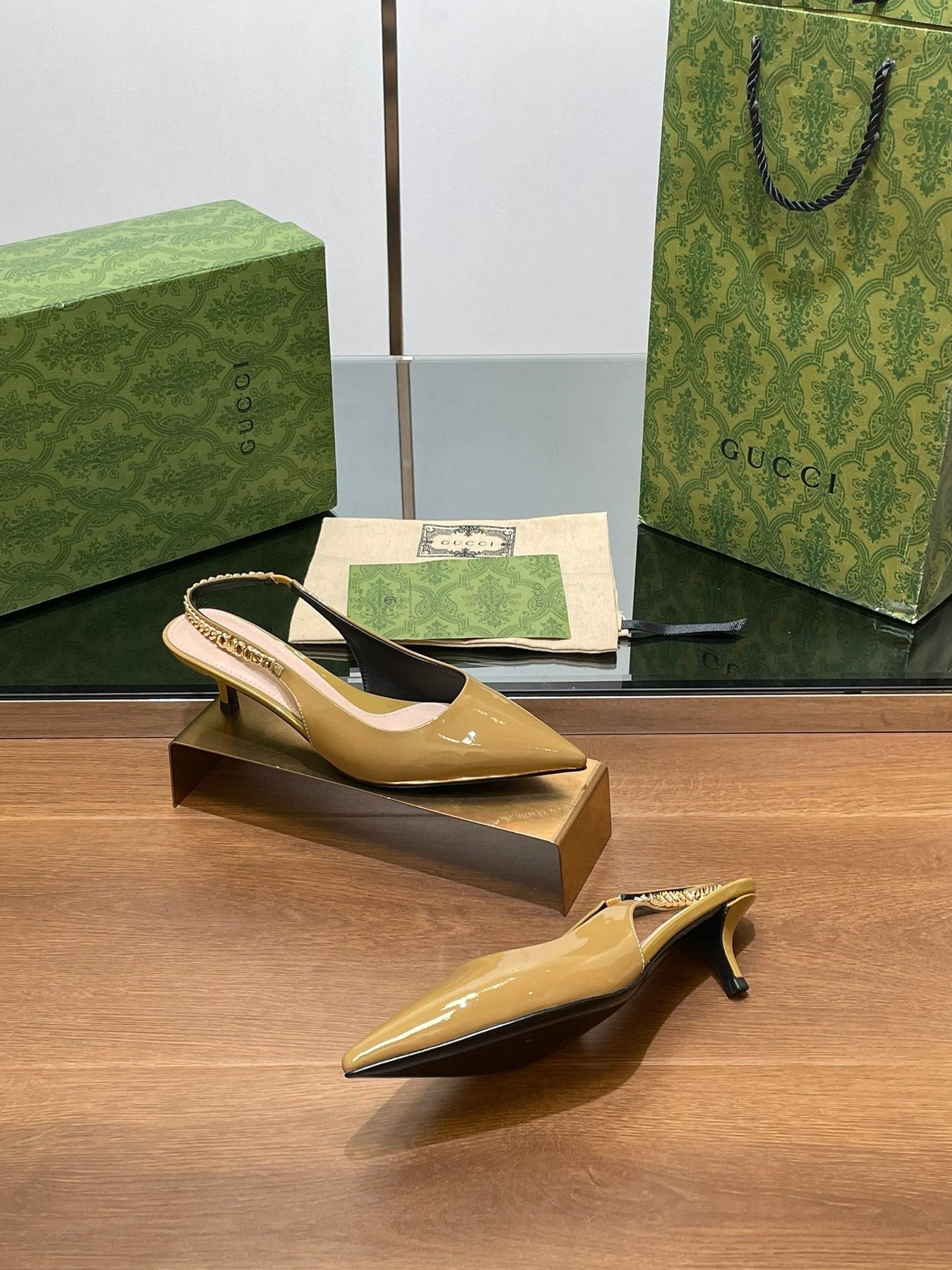 GG HIGH SLINGBACK 4.5 CM IN DIJON YELLOW GLOSSY CALFSKIN WITH GOLD HARDWARE