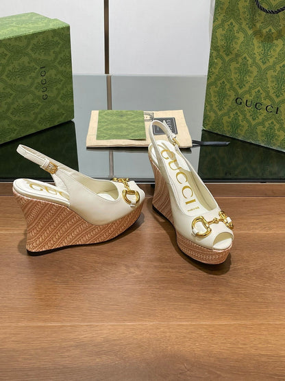 GG WEDGE PLATFORM IN WHITE CALFSKIN WITH GOLD HARDWARE