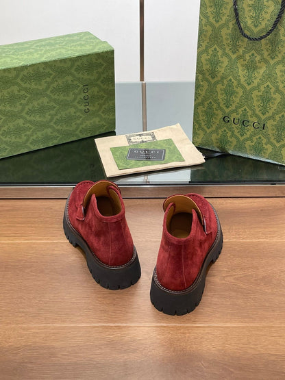 GG WOMEN'S HORSEBIT ANKLE BOOTS 4.5CM IN RED SUEDE