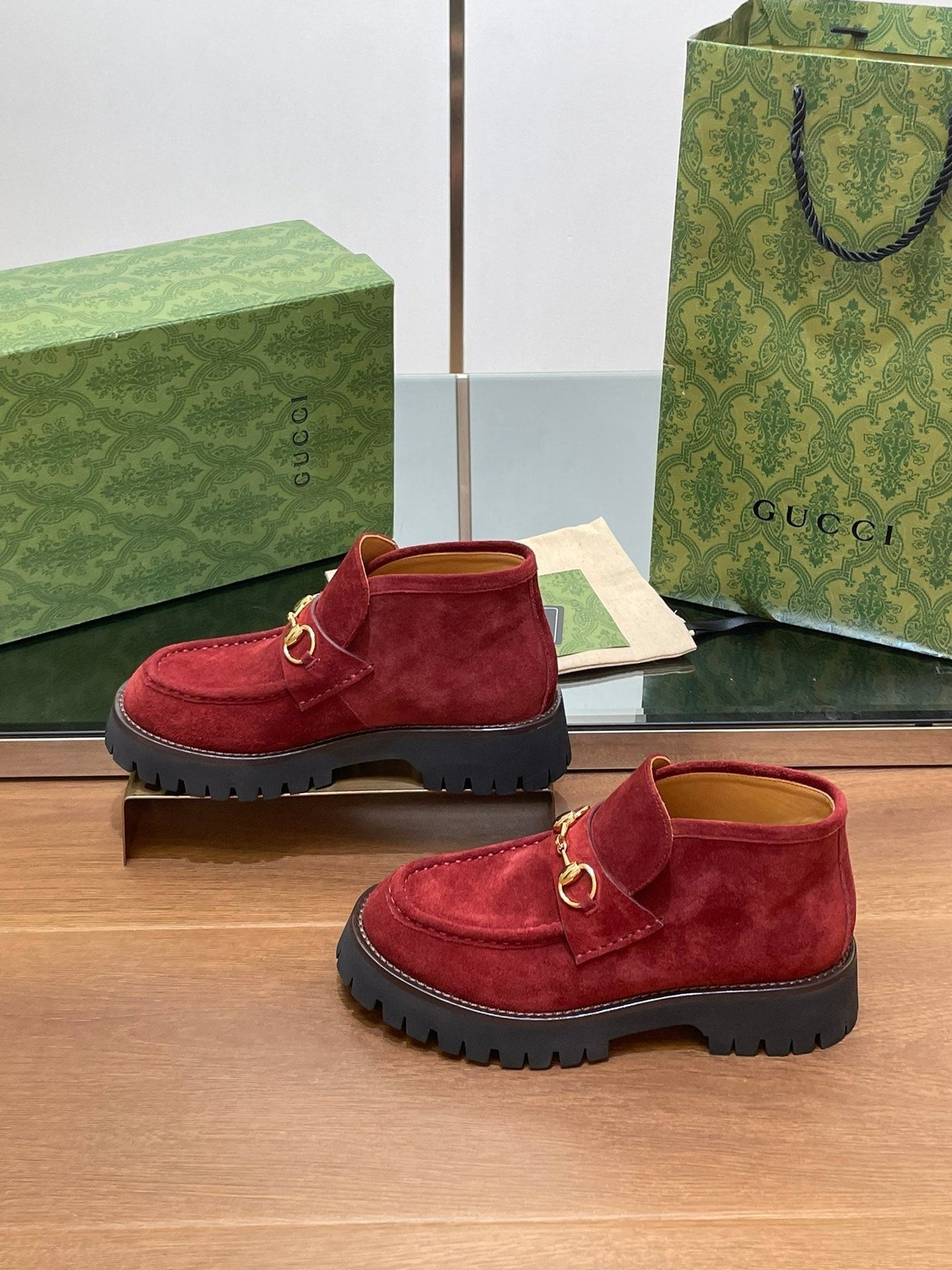 GG WOMEN'S HORSEBIT ANKLE BOOTS 4.5CM IN RED SUEDE