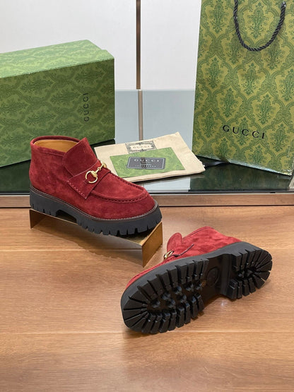 GG WOMEN'S HORSEBIT ANKLE BOOTS 4.5CM IN RED SUEDE
