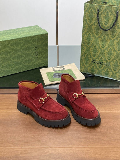 GG WOMEN'S HORSEBIT ANKLE BOOTS 4.5CM IN RED SUEDE