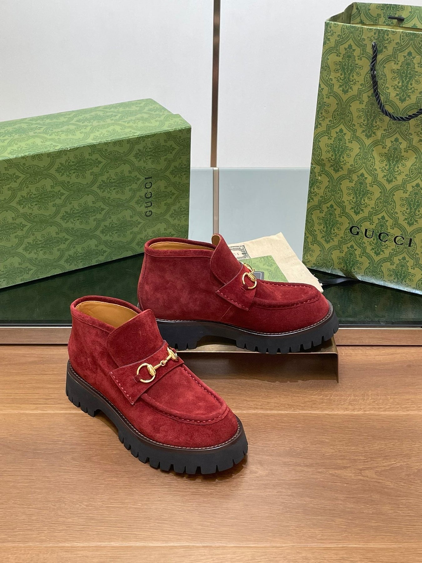 GG WOMEN'S HORSEBIT ANKLE BOOTS 4.5CM IN RED SUEDE