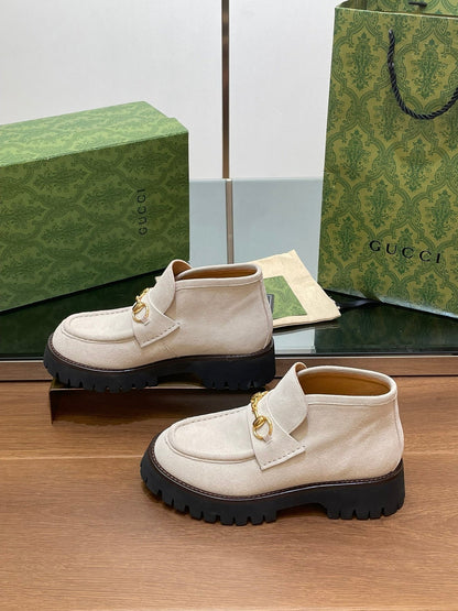 GG WOMEN'S HORSEBIT ANKLE BOOTS 4.5CM IN WHITE SUEDE