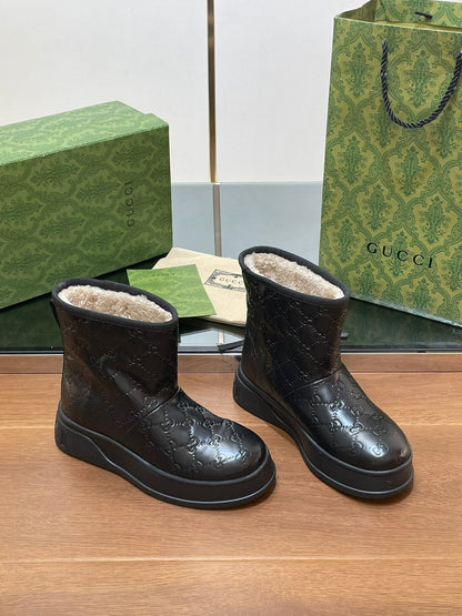 GG UGG BOOTS IN BLACK EMBOSSED SUEDE AND BEIGE WOOL LINING