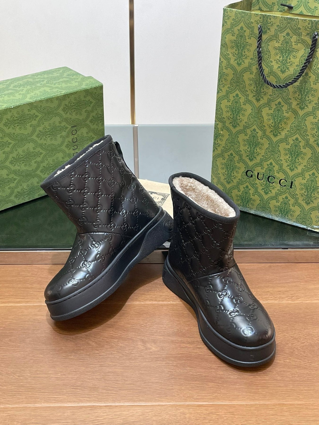 GG UGG BOOTS IN BLACK EMBOSSED DEERSKIN AND BEIGE WOOL LINING