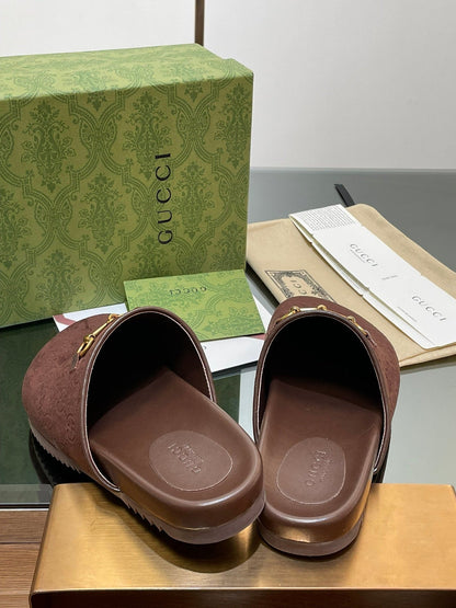 GG HORSEBIT MULE IN CHOCOLATE BROWN EMBOSSED SUEDE AND SHEEPSKIN LINING