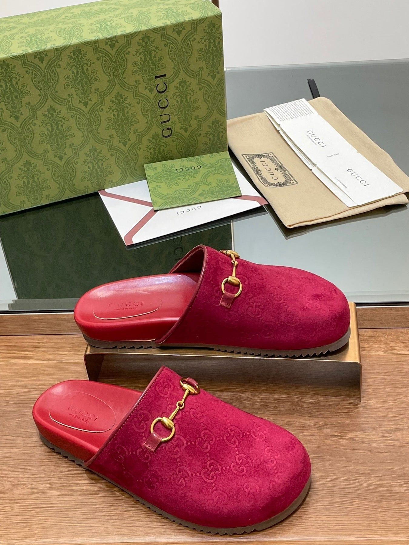 GG HORSEBIT MULE IN RED PINK EMBOSSED SUEDE AND SHEEPSKIN LINING