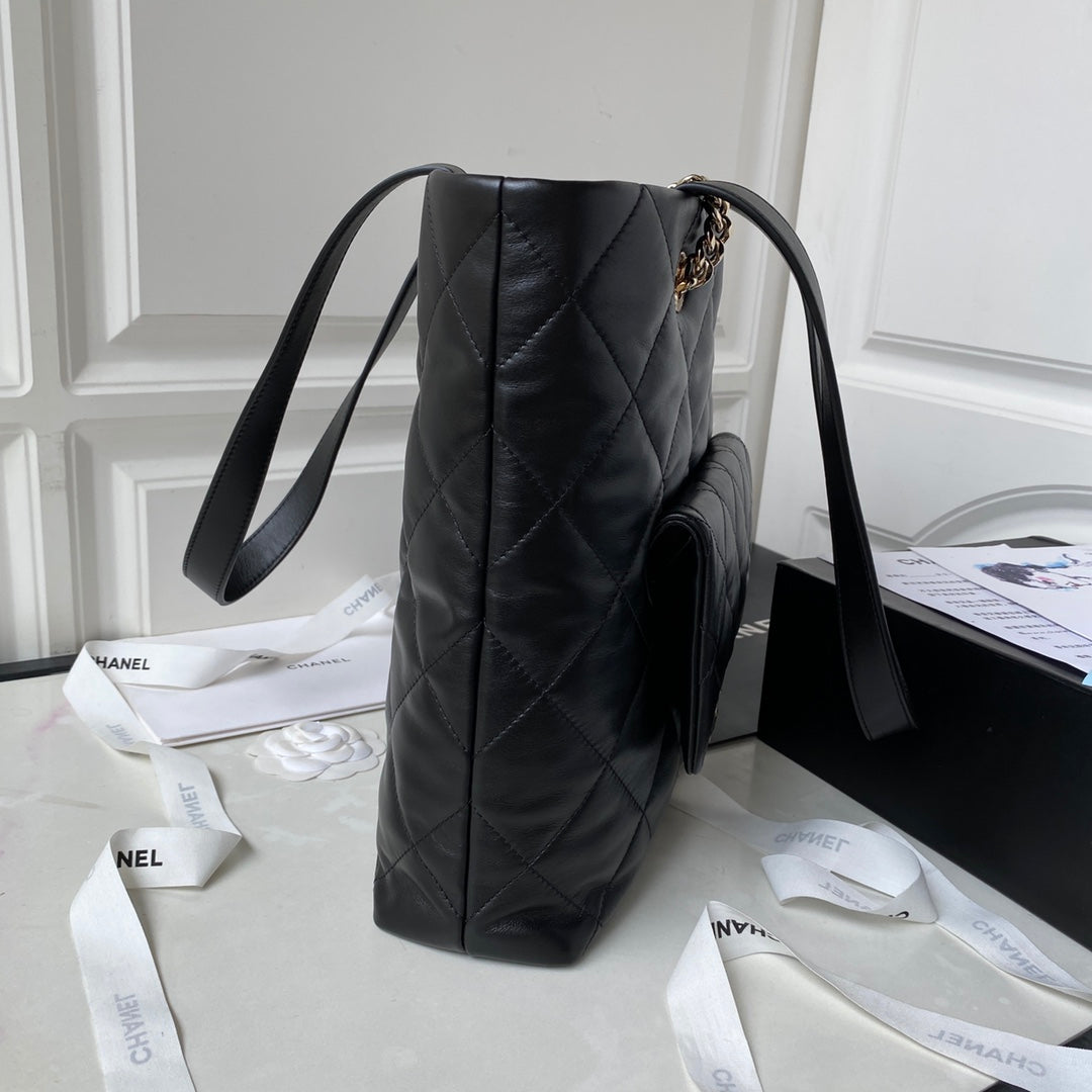 CC LARGE 33 HOBO SHOPPING BAG IN BLACK CALFSKIN