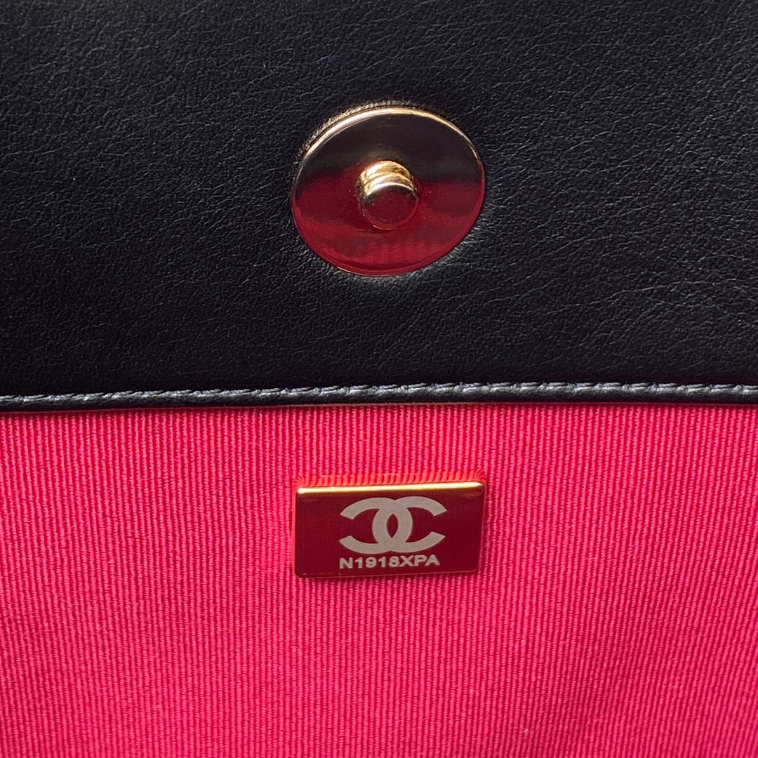 CC LARGE 33 HOBO SHOPPING BAG IN BLACK CALFSKIN