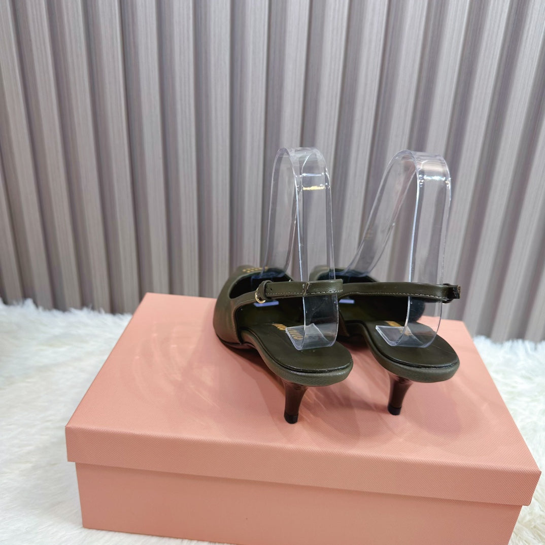 POINTED-TOE SLINGBACK IN ARMY GREEN LAMBSKIN