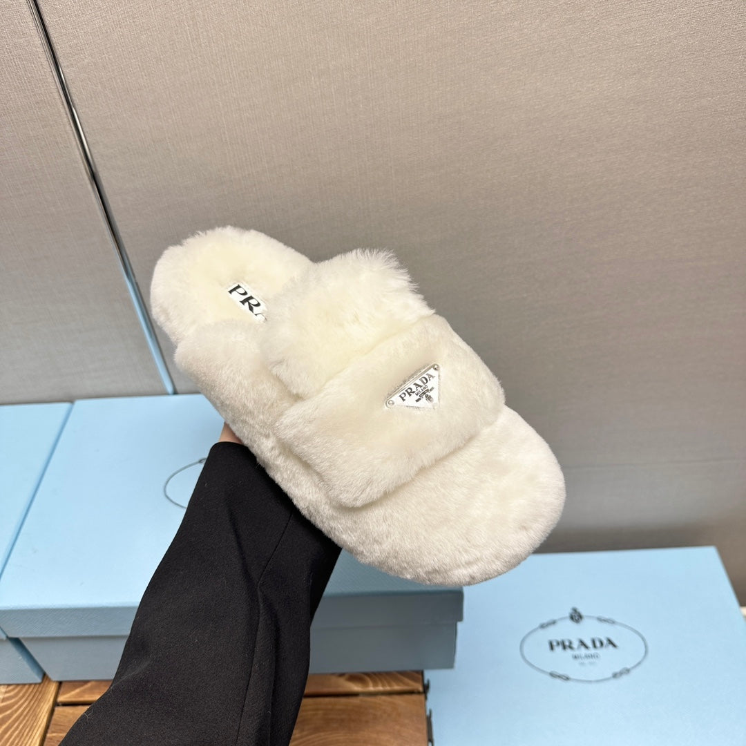 FLAT MULES IN WHITE RABBIT FUR
