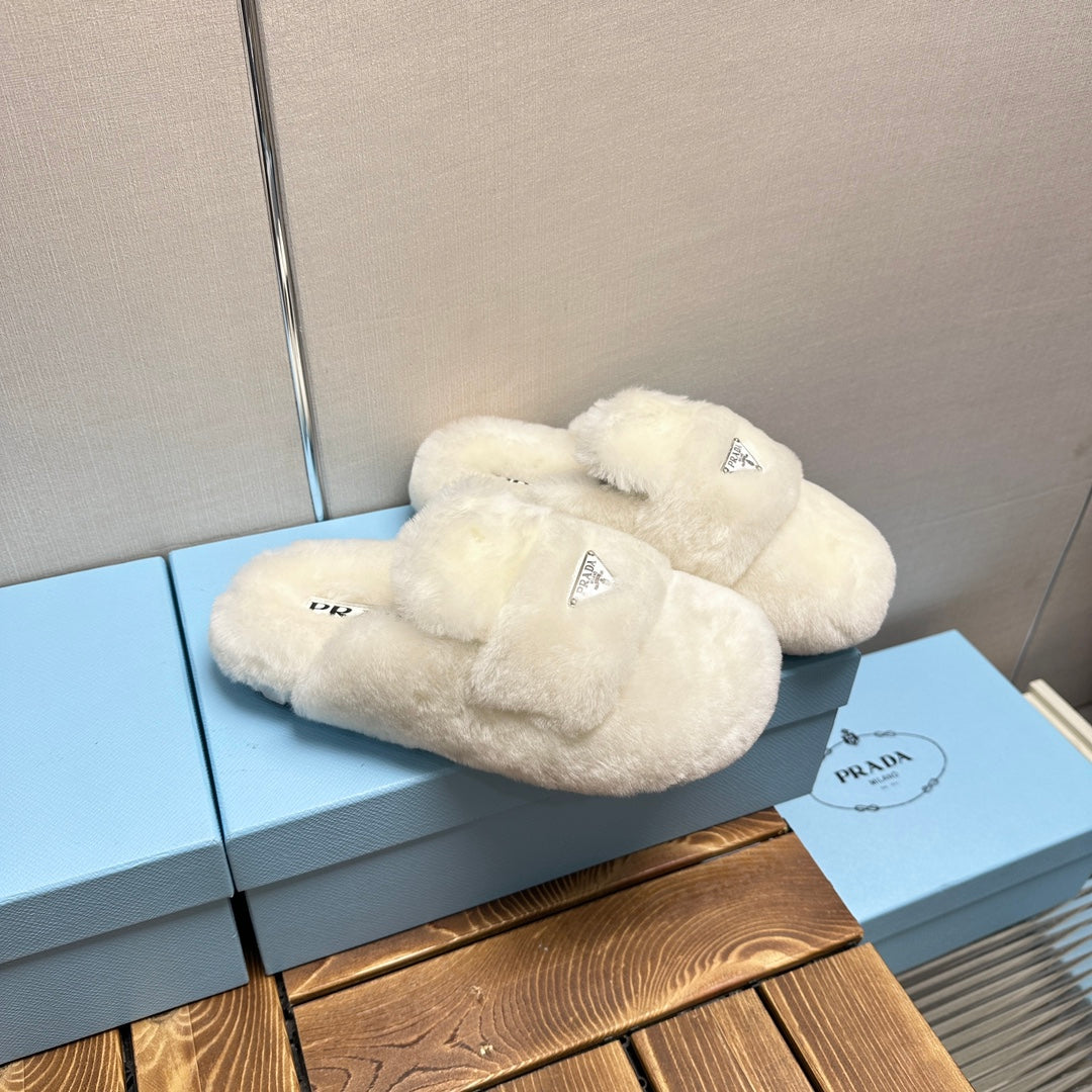 FLAT MULES IN WHITE RABBIT FUR