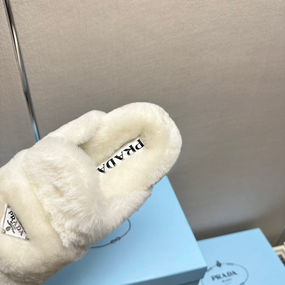 FLAT MULES IN WHITE RABBIT FUR