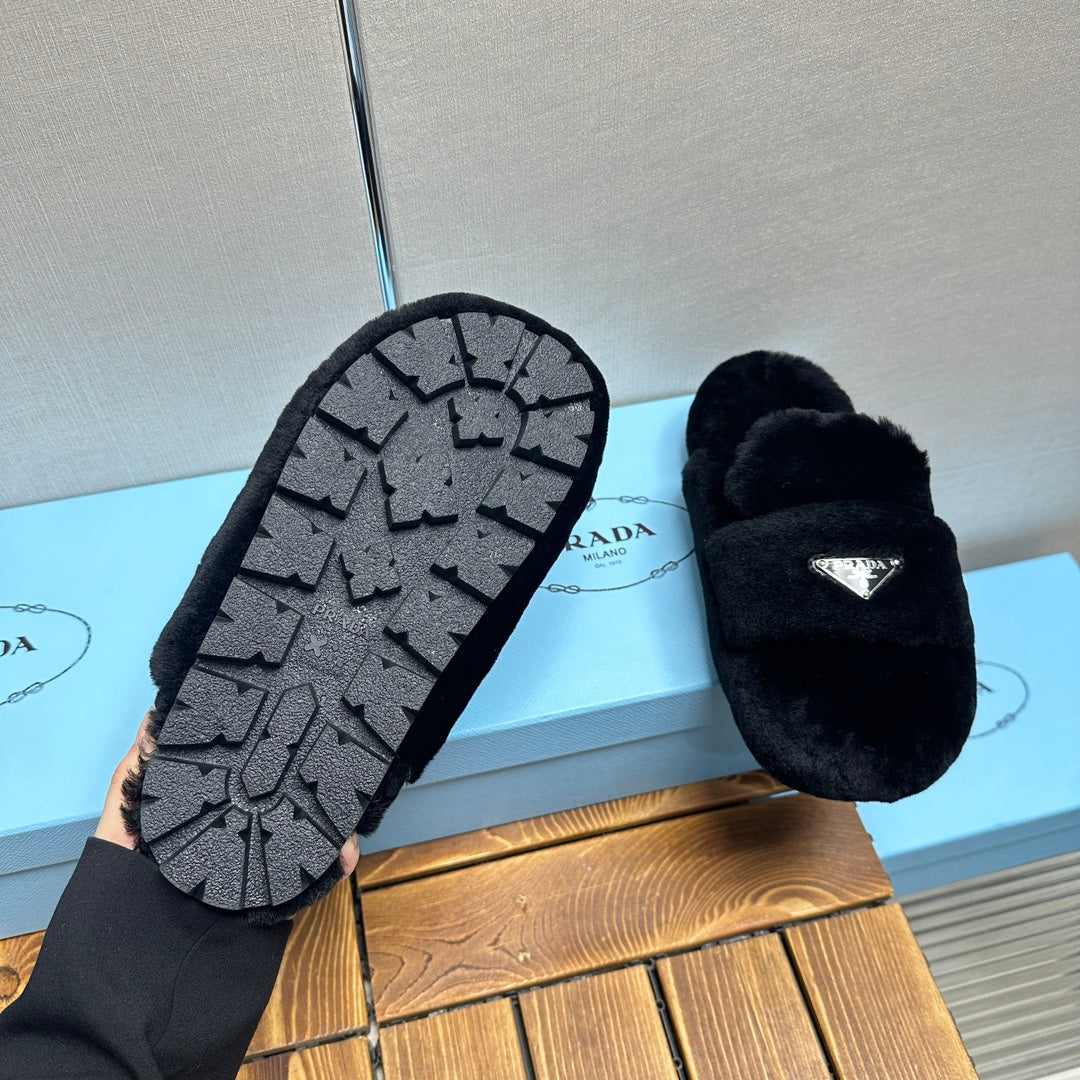 FLAT MULES IN BLACK RABBIT FUR