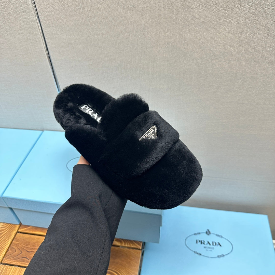 FLAT MULES IN BLACK RABBIT FUR