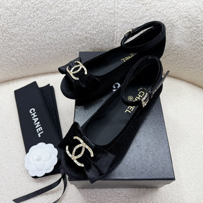MARY JANE SHOES IN BLACK VELVET