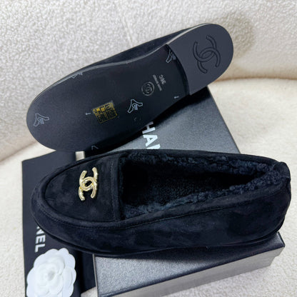 LOAFER IN BLACK SUEDE AND WOOL LINING