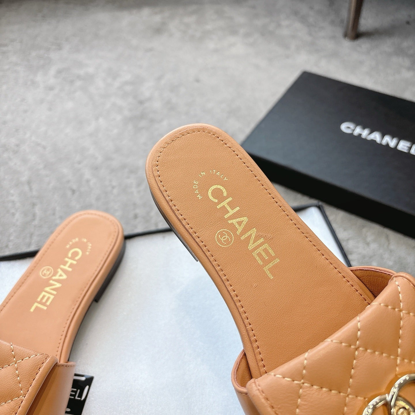 PLATFORM SLIPPERS LOGO IN YELLOW ORANGE LAMBSKIN