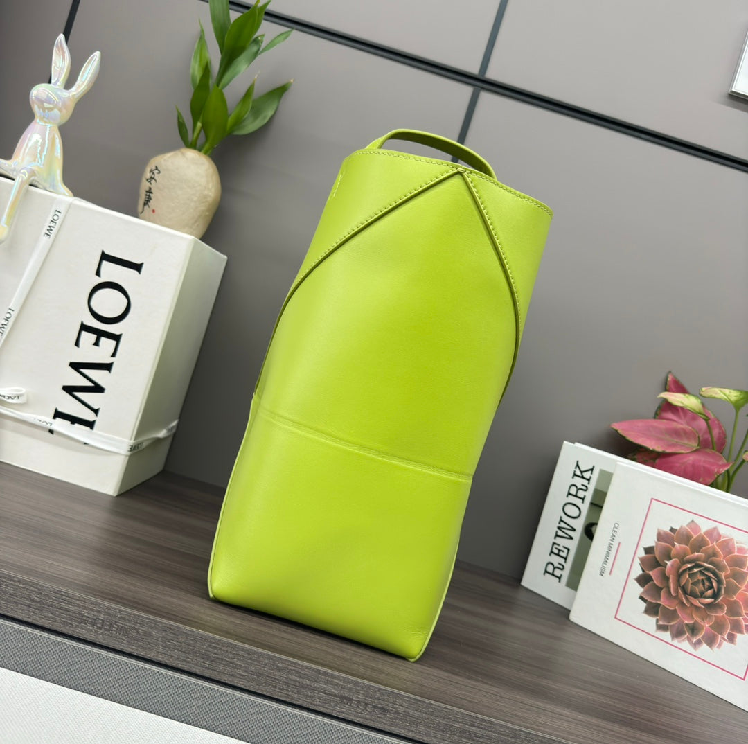 LOE 31 FUZZLE FOLD IN GREEN CHARTREUSE CALFSKIN