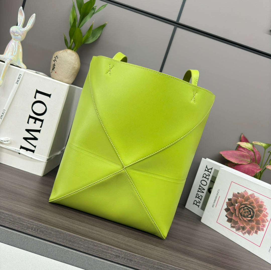LOE 31 FUZZLE FOLD IN GREEN CHARTREUSE CALFSKIN