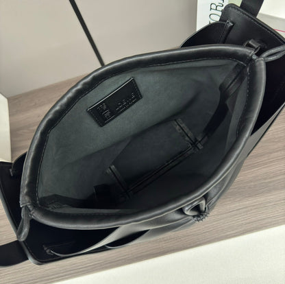 LOE 27 HAMMOCK COMPACT BAG IN BLACK CALFSKIN